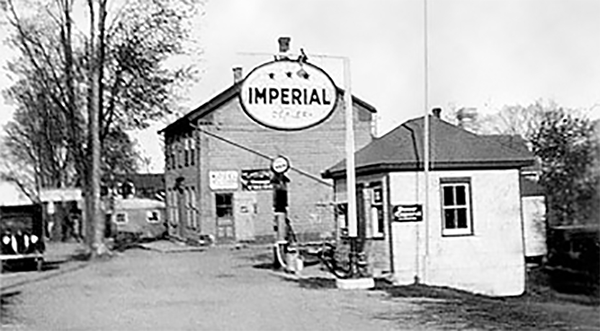 Maple Leaf Hotel and Esso gas station, Warwick Village.