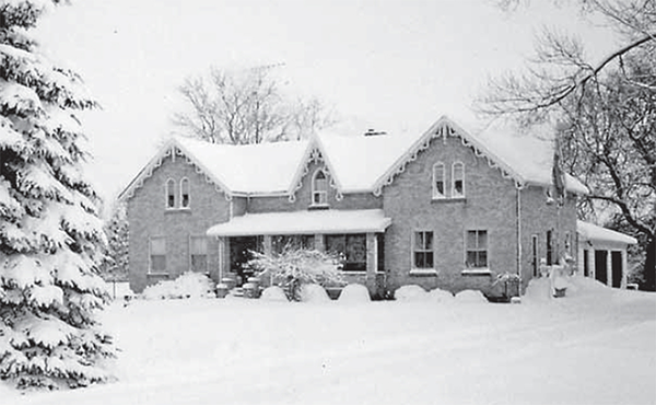  A classic Ontario Farmhouse in the winter on the Geerts farm. 