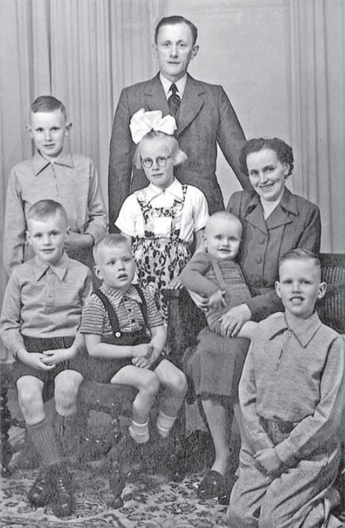 Bork family with six children, one girl, 5 boys.