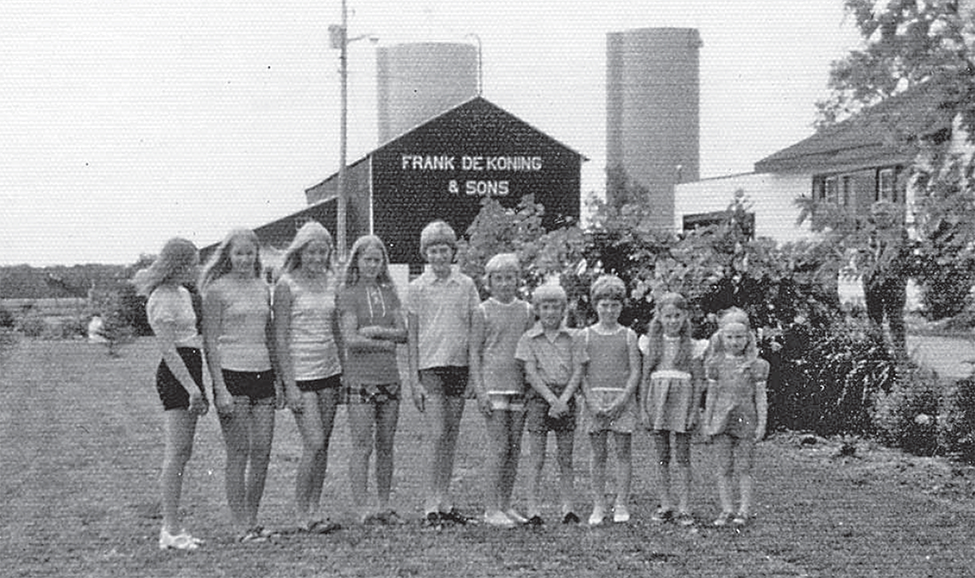 10 deKoning children on their farm.