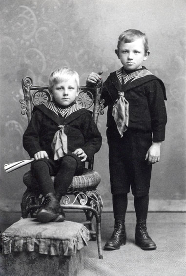 Twins Harvey and William Stanley Leggate as children.