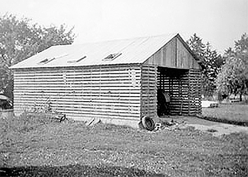 Boere corn crib. 