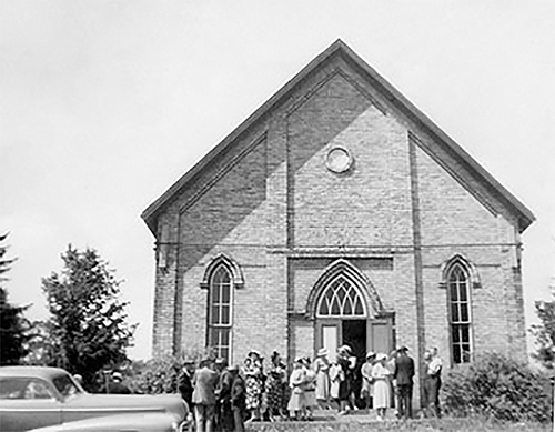 People attending the Knox Presbyterian Church.