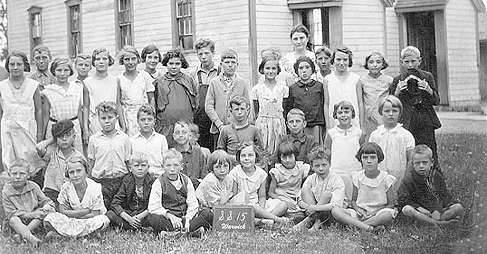 The students of SS#15,Warwick, 1933.