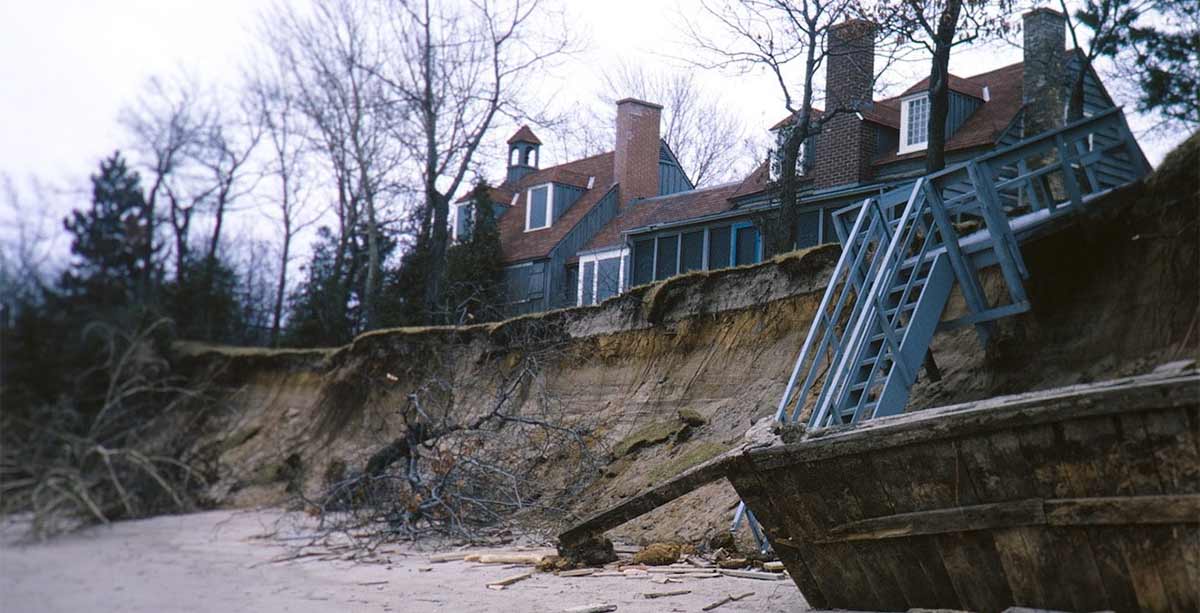 Cabin at Lakeshore Road - 1970 