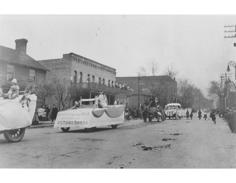 Photo of floats in a parade, link.