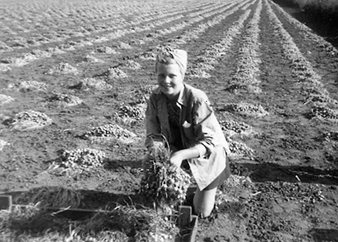 Gwen Phillips crouched in a field.