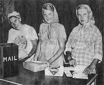Gwen Phillips and 2 other Farmerettes get mail.