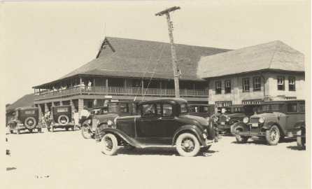 Antique cars in front of a building.